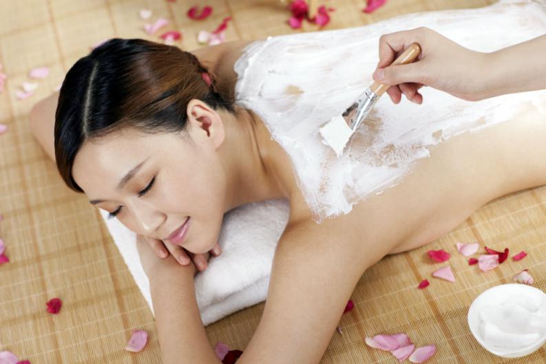 Baño de Luna: un tratamiento que combina diversos productos y masajes